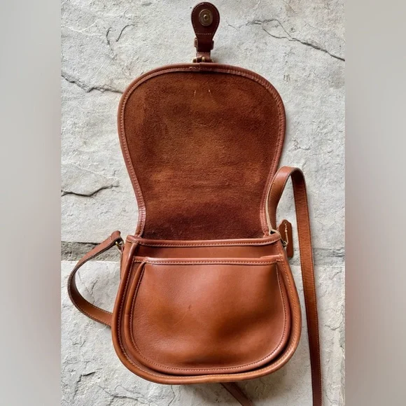 COACH Rare Vintage Saddle Bag in British Tan EUC - Picture 8 of 16